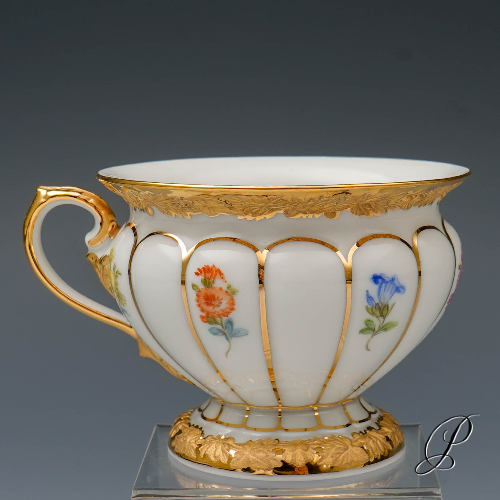 Prunk Mokkaservice Meissen 1.Wahl X-Form mit Streublümchen – Bild 35