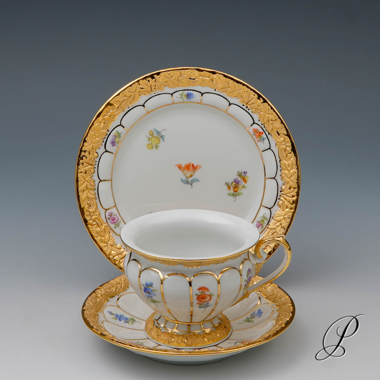 Prunk - Mokkagedeck Meissen 1.Wahl X-Form mit Streublümchen