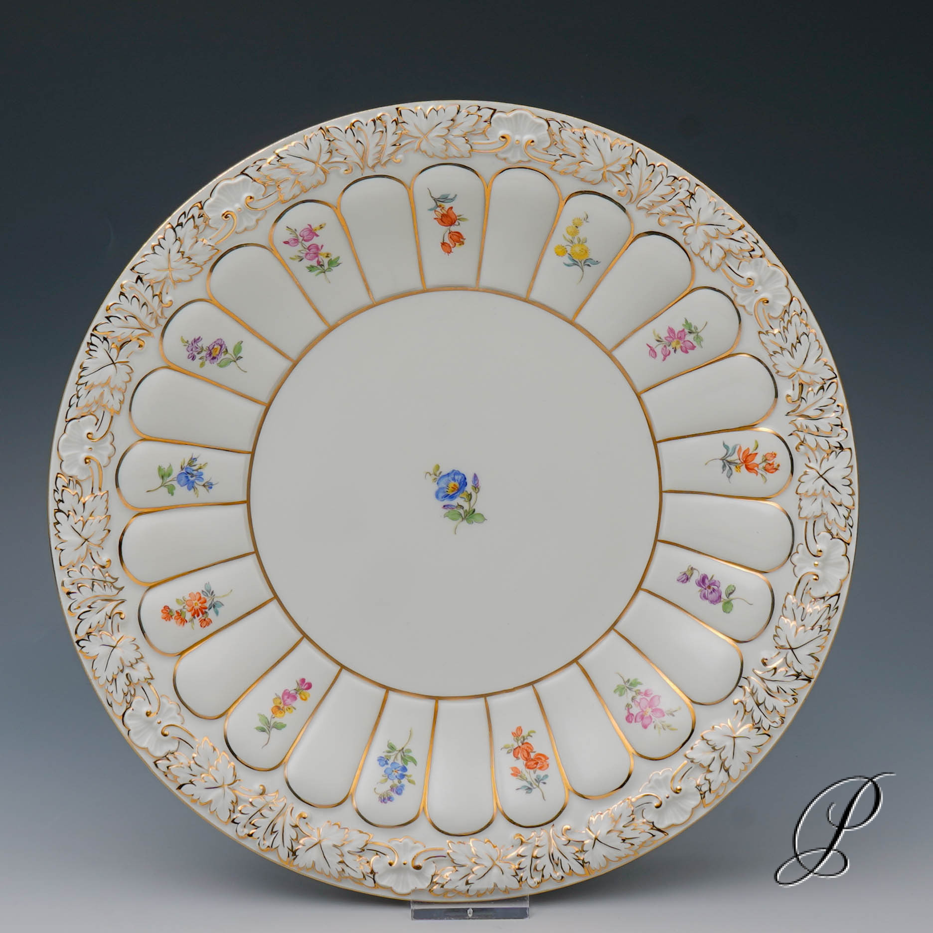 Kuchenschale Meissen X-Form 1.Wahl mit Streublümchen