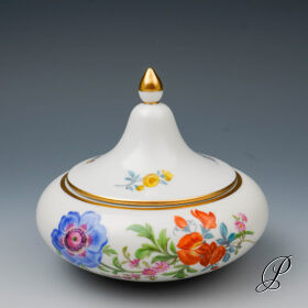 Dose Meissen 1.Wahl im Dekor Blume3