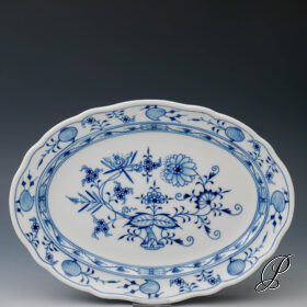 Beilagenplatte aus Meissner Porzellan im Dekor Zwiebelmuster