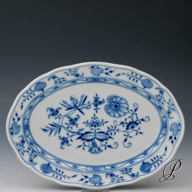 Beilagenplatte aus Meissner Porzellan im Dekor Zwiebelmuster