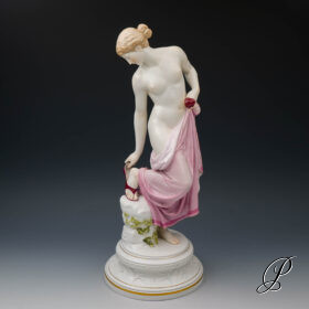 traumhafte große Figur Meissen  "Nach dem Bade"
