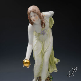 große Kugelspielerin Meissen Jugendstil um 1910 Jhd.