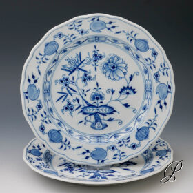 2 Speiseteller Meissen im Dekor Zwiebelmuster