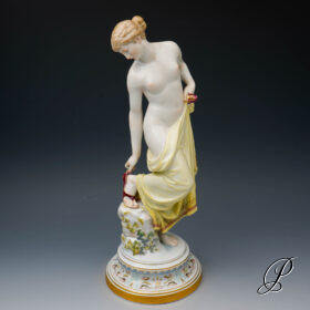 traumhafte große Figur Meissen  "Nach dem Bade"