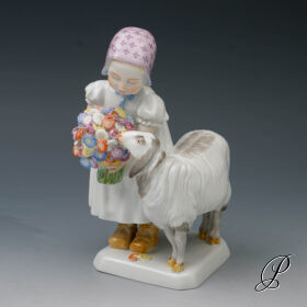 Mädchen mit Schaf Meissen von Max Bochmann
