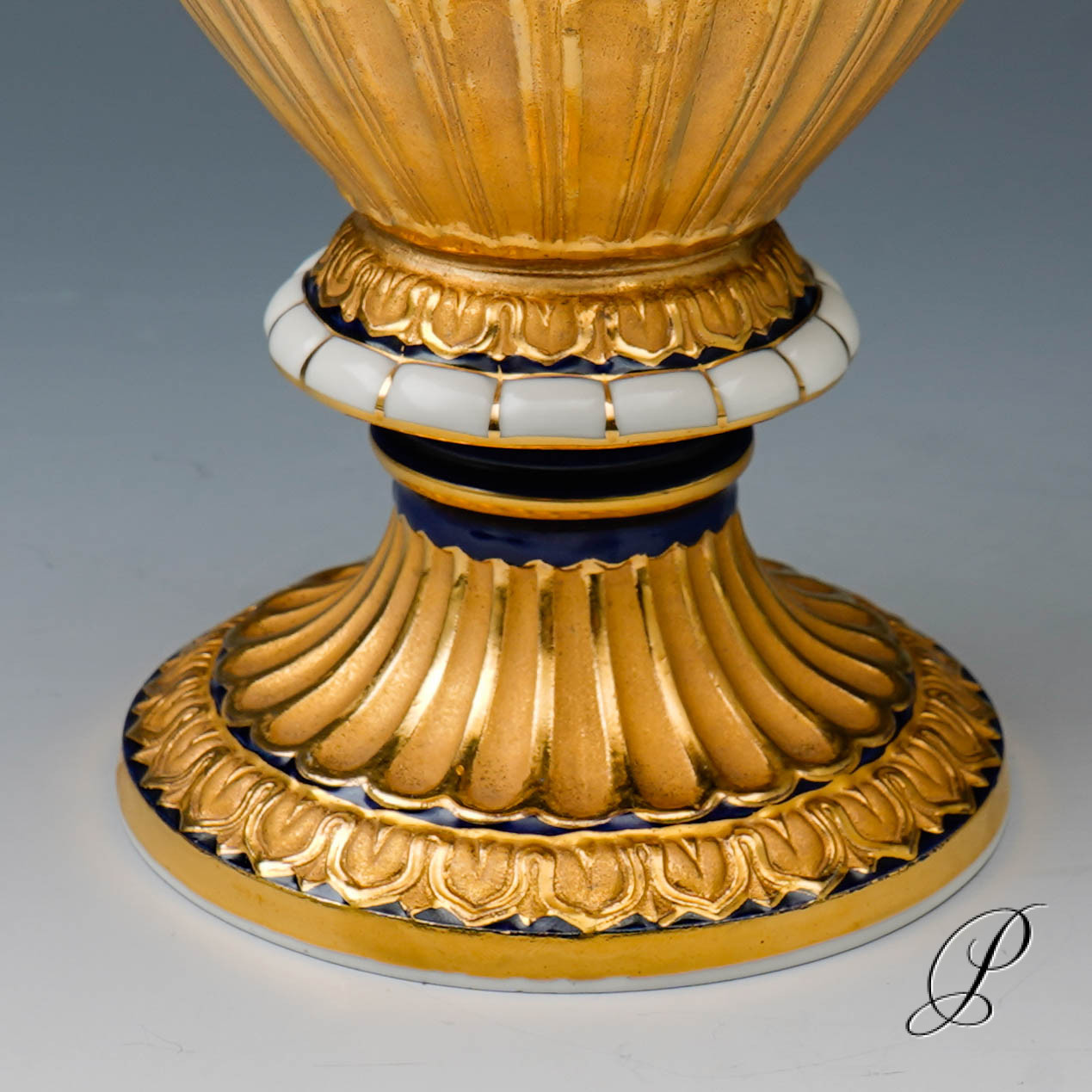 Meissen Prunk - Schlangenhenkelvase 1.Wahl mit Blumenbukett – Bild 3