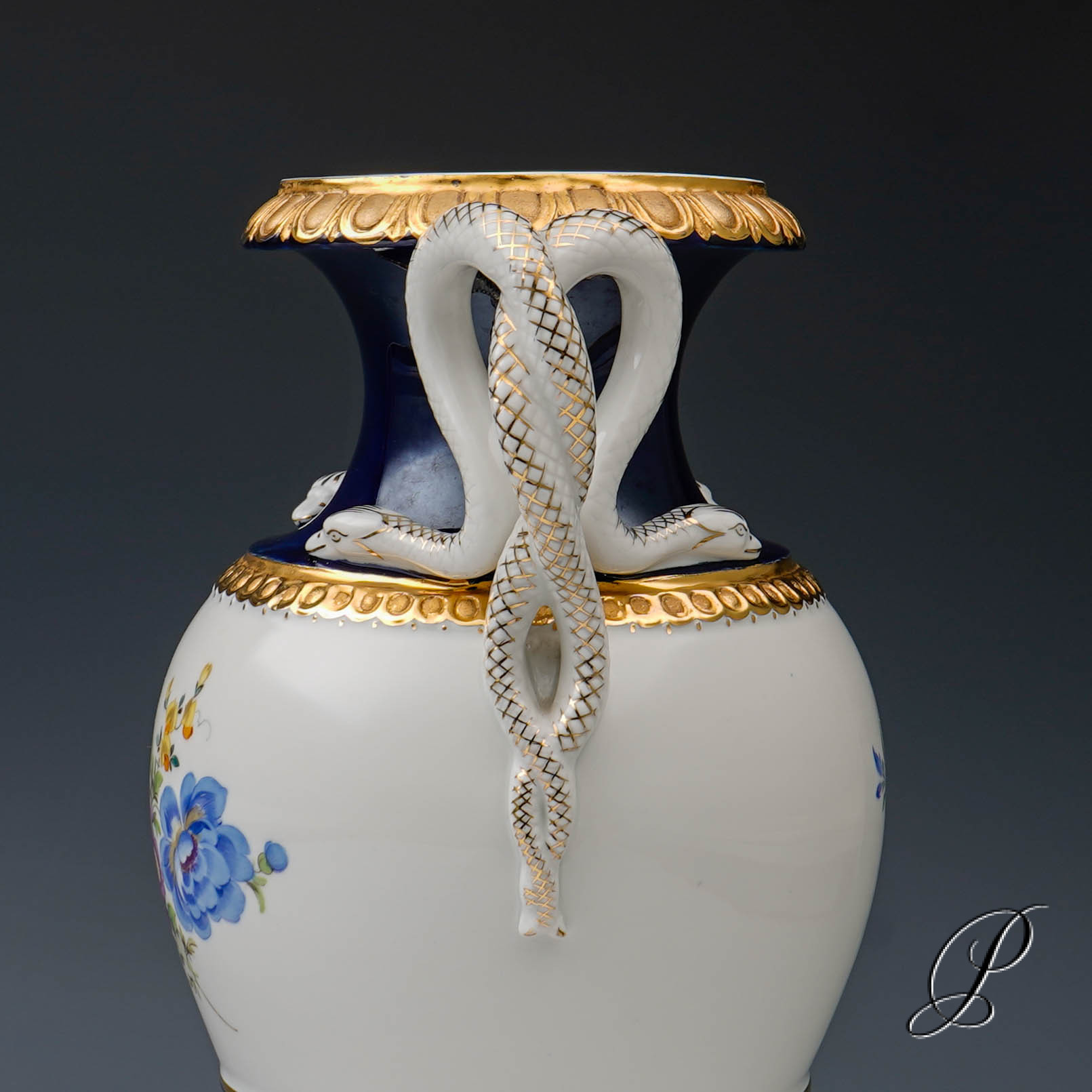 Meissen Prunk - Schlangenhenkelvase 1.Wahl mit Blumenbukett – Bild 6