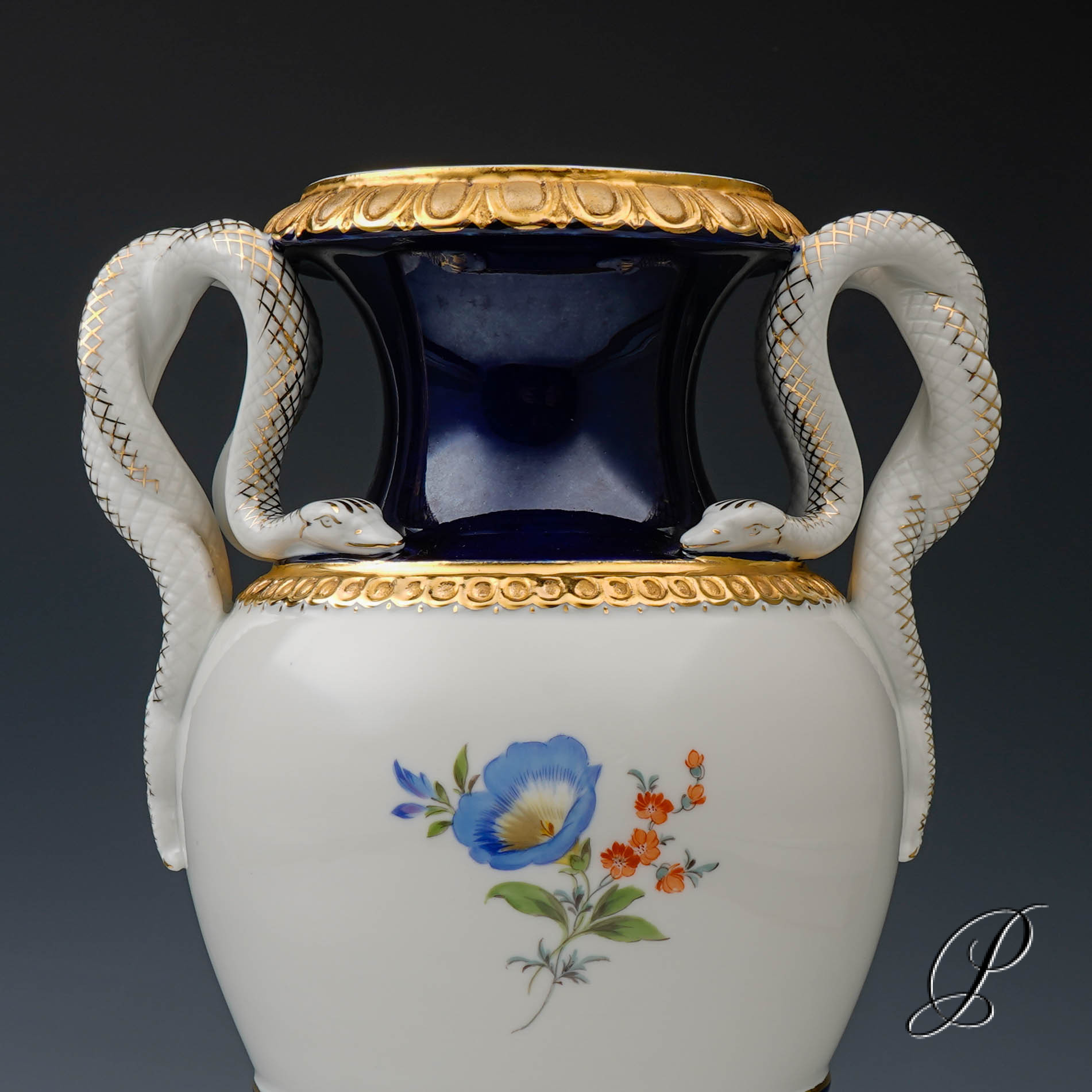 Meissen Prunk - Schlangenhenkelvase 1.Wahl mit Blumenbukett – Bild 8