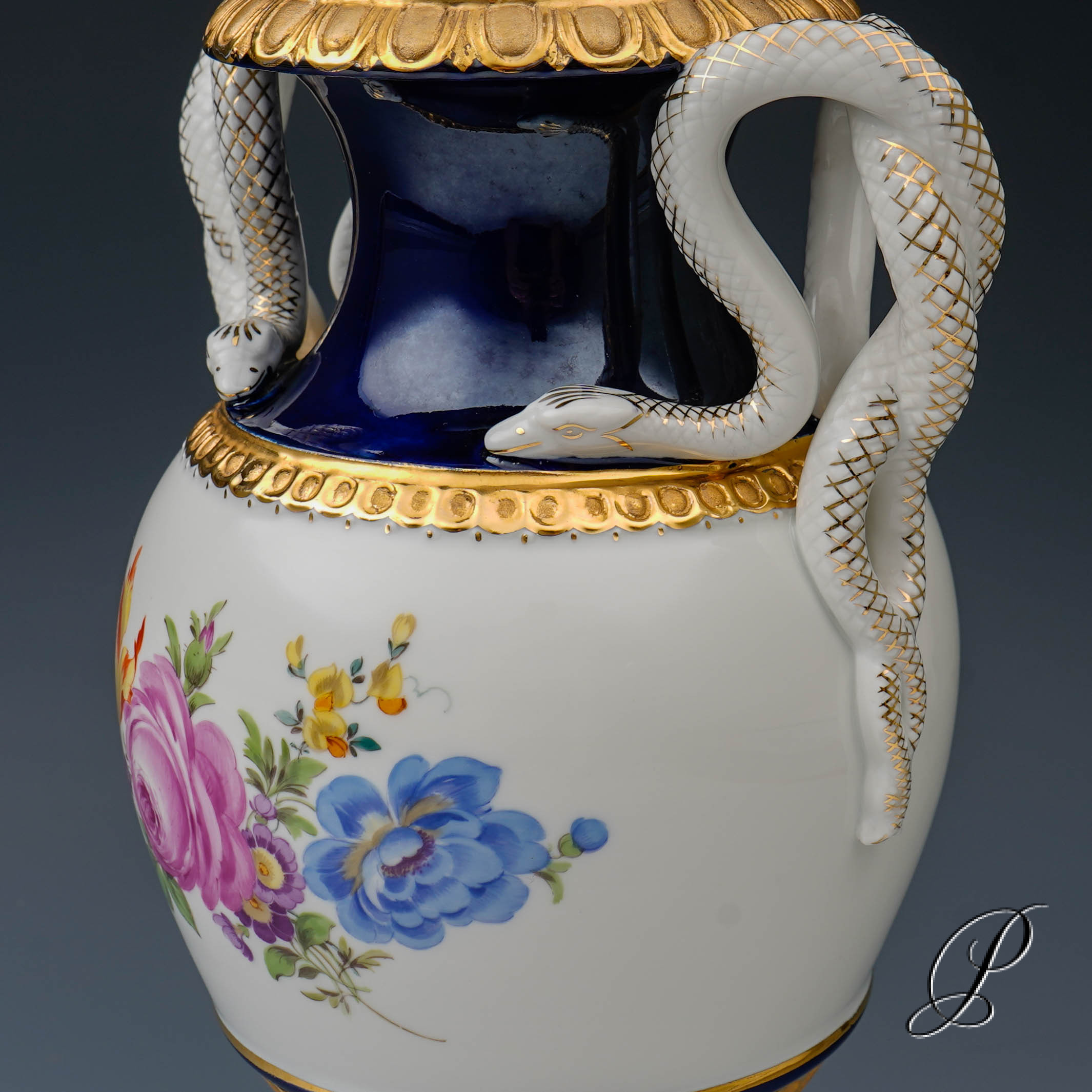 Meissen Prunk - Schlangenhenkelvase 1.Wahl mit Blumenbukett – Bild 10