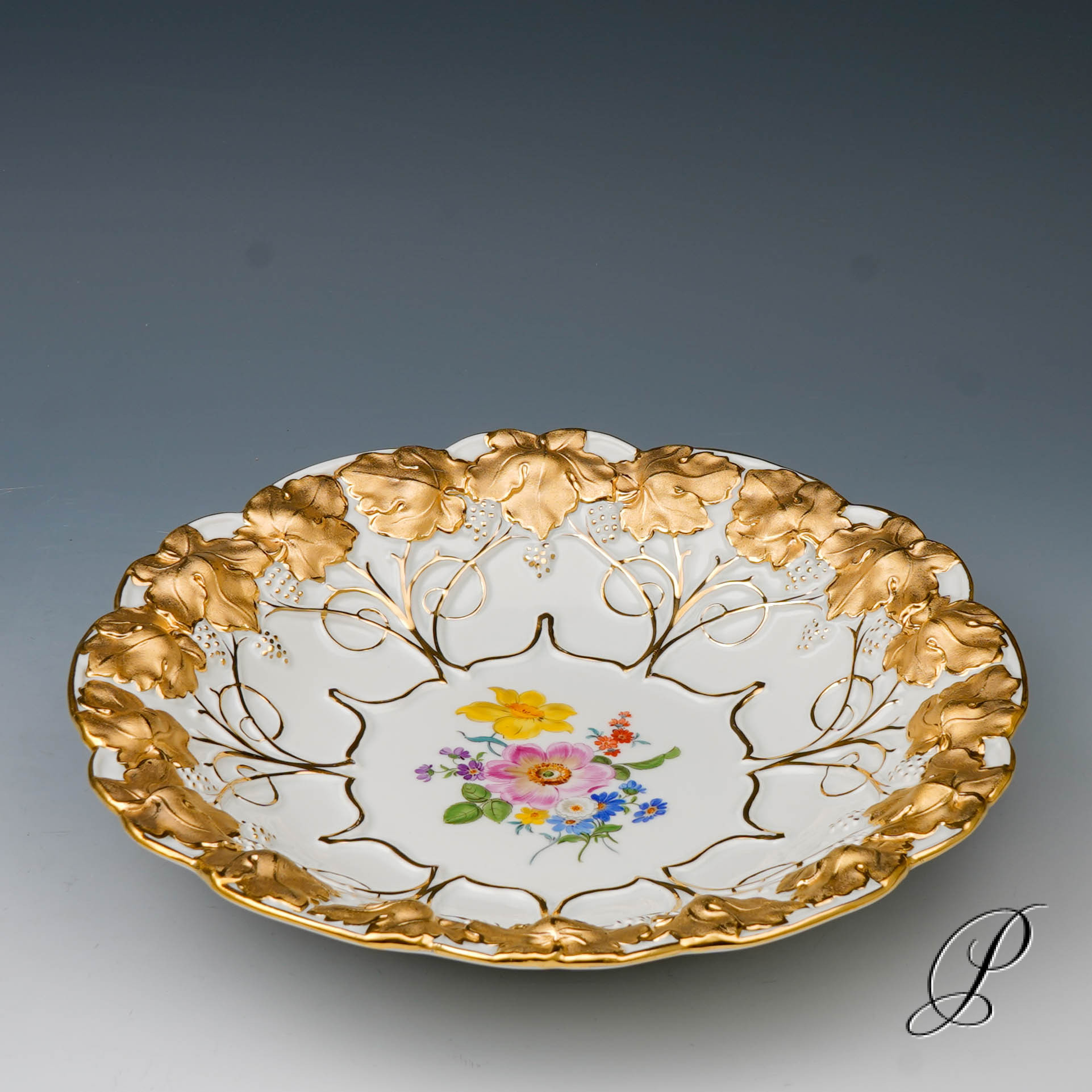 großer Prunkteller Meissen mit Blumenbukett – Bild 2