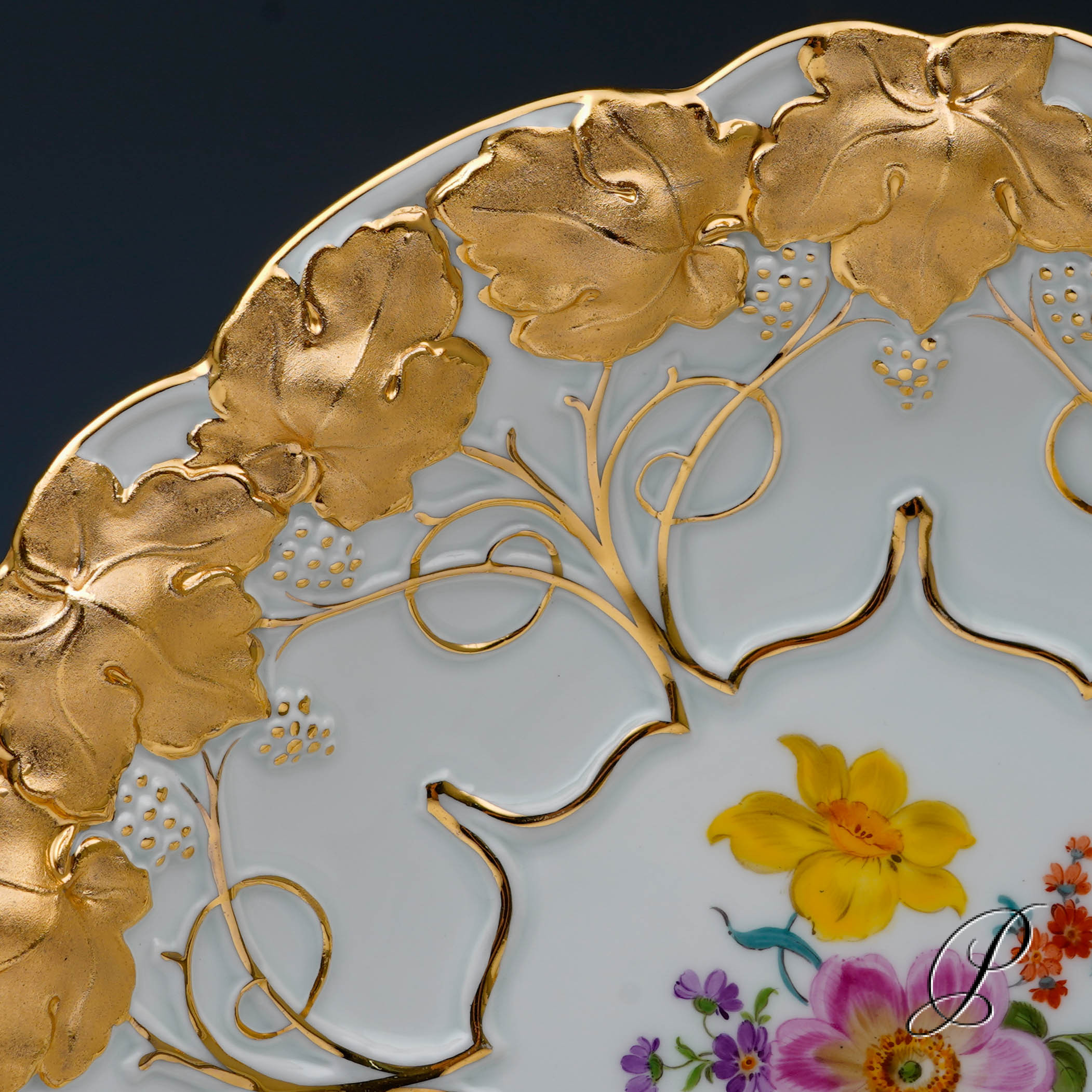 großer Prunkteller Meissen mit Blumenbukett – Bild 5