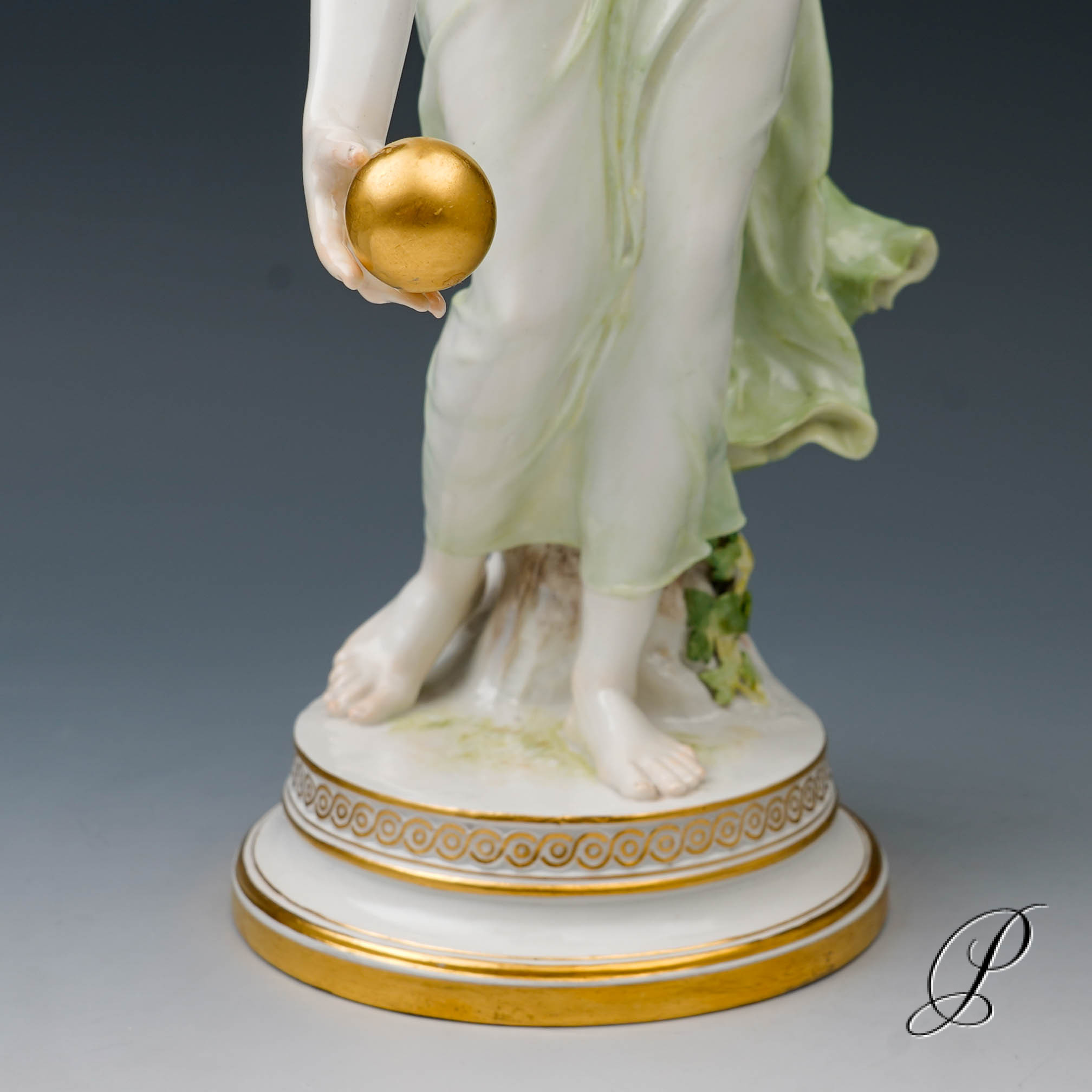 wunderschöne große Figur Meissen Kugelspielerin - Jugendstil – Bild 4