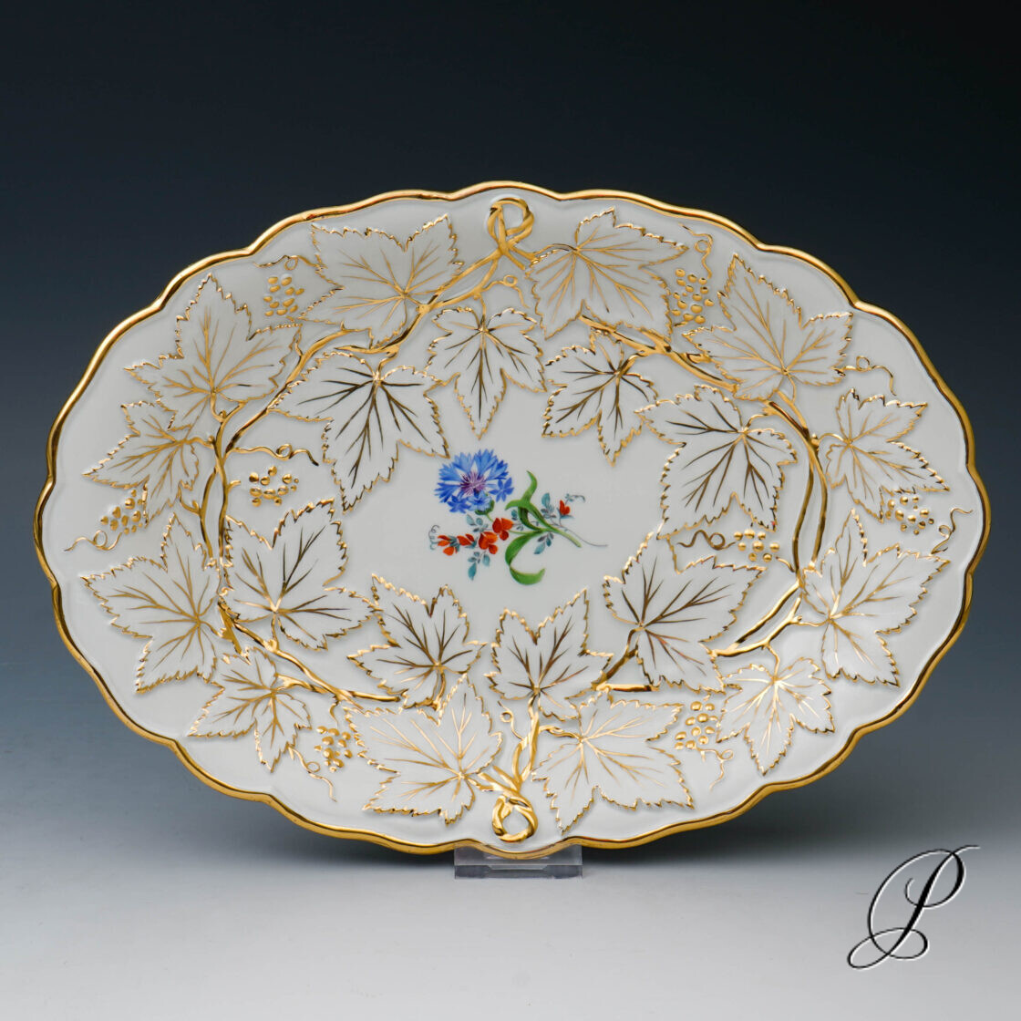 Prunkschale Meissen mit wunderschöner Blumenmalerei