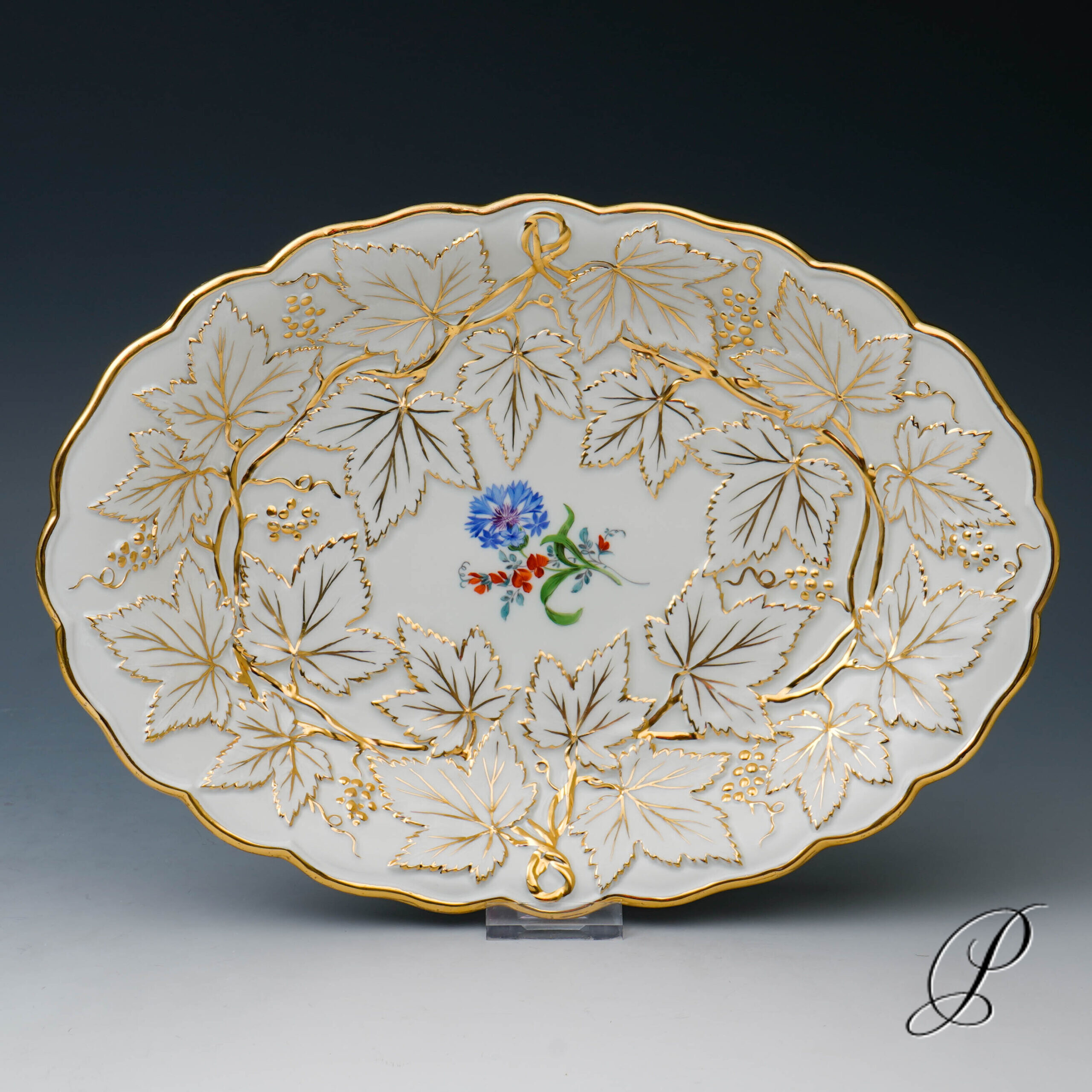 Prunkschale Meissen mit wunderschöner Blumenmalerei