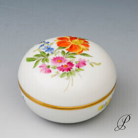 Meissen Schmuckdose im Dekor Blume3