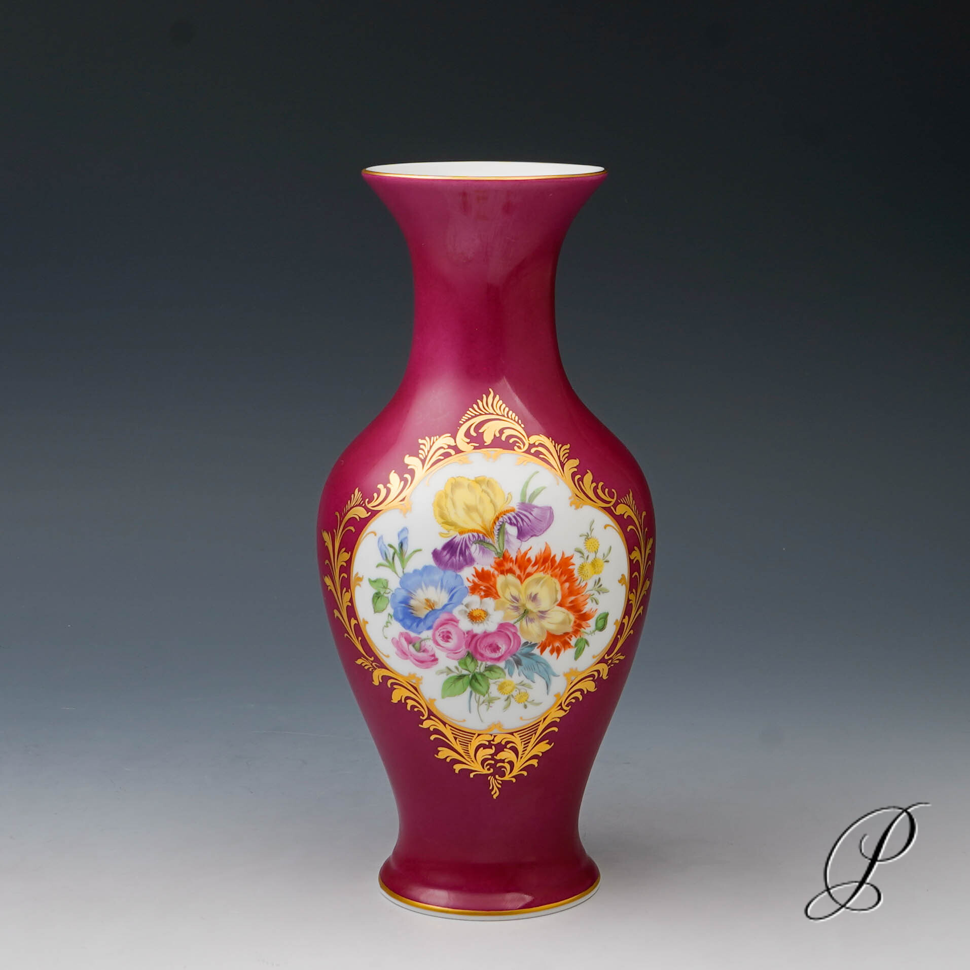 Vase Meissen 1.Wahl roter Fond mit traumhaften Blumenbukett