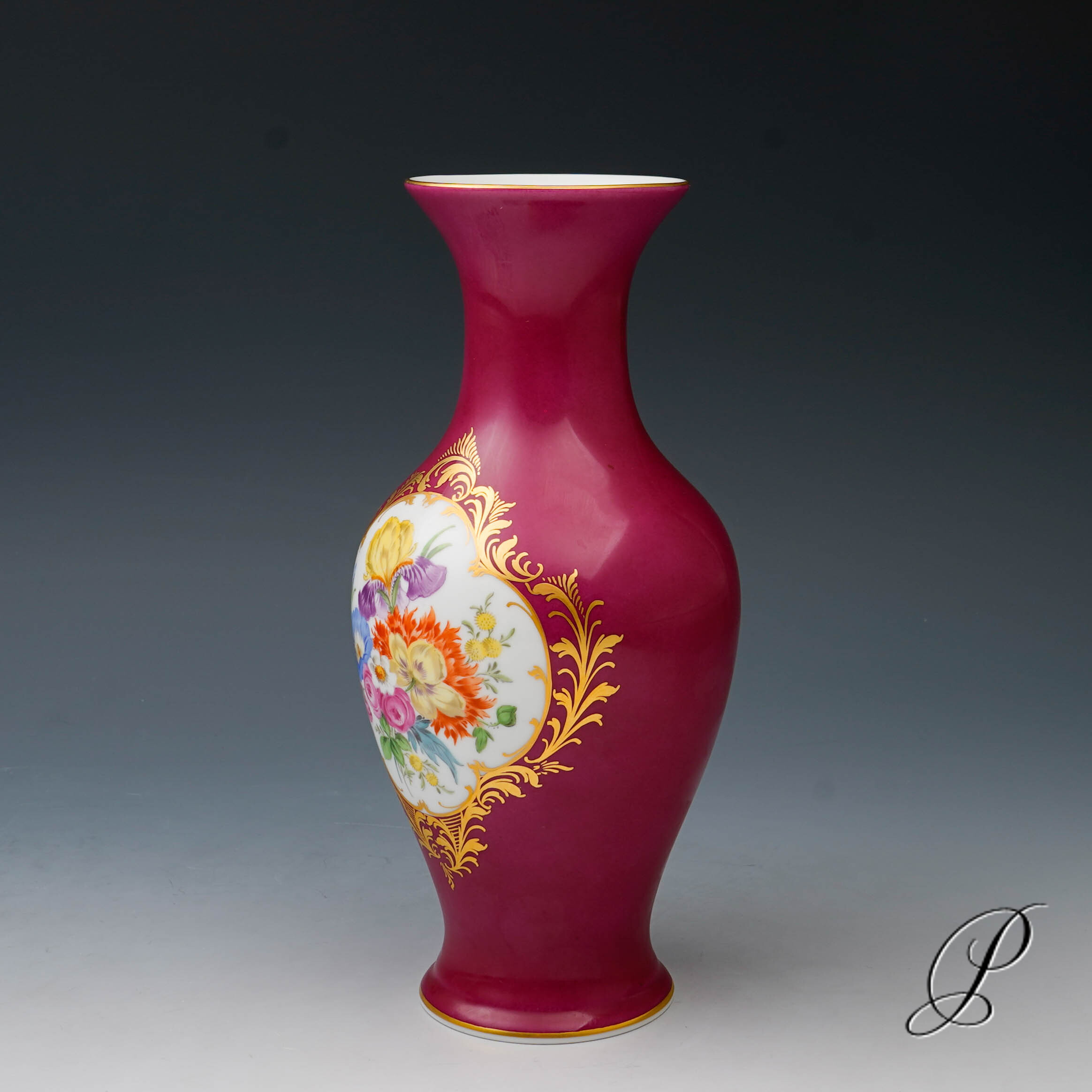 Vase Meissen 1.Wahl roter Fond mit traumhaften Blumenbukett – Bild 3