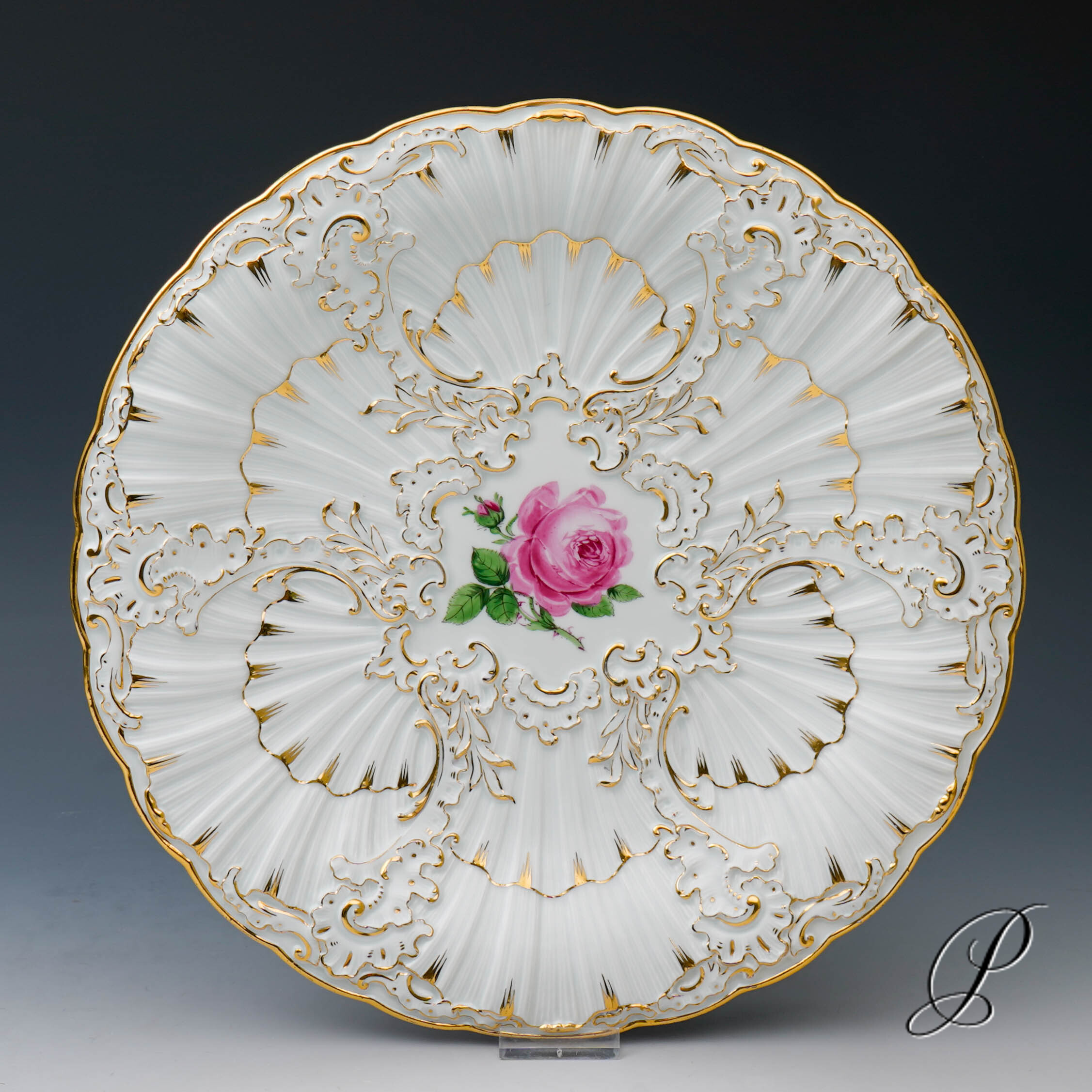 großer Prunkteller Meissen im Dekor Rote Rose aus der Pfeiferzeit um 1924 Jhd.