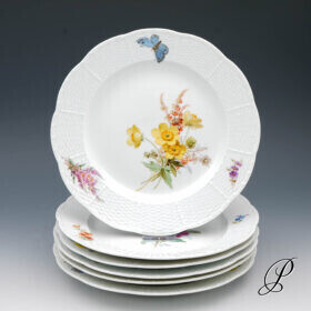 6 Speiseteller Meissen um 1900 Jhd. naturalistische Blumenmalerei mit Schmetterling