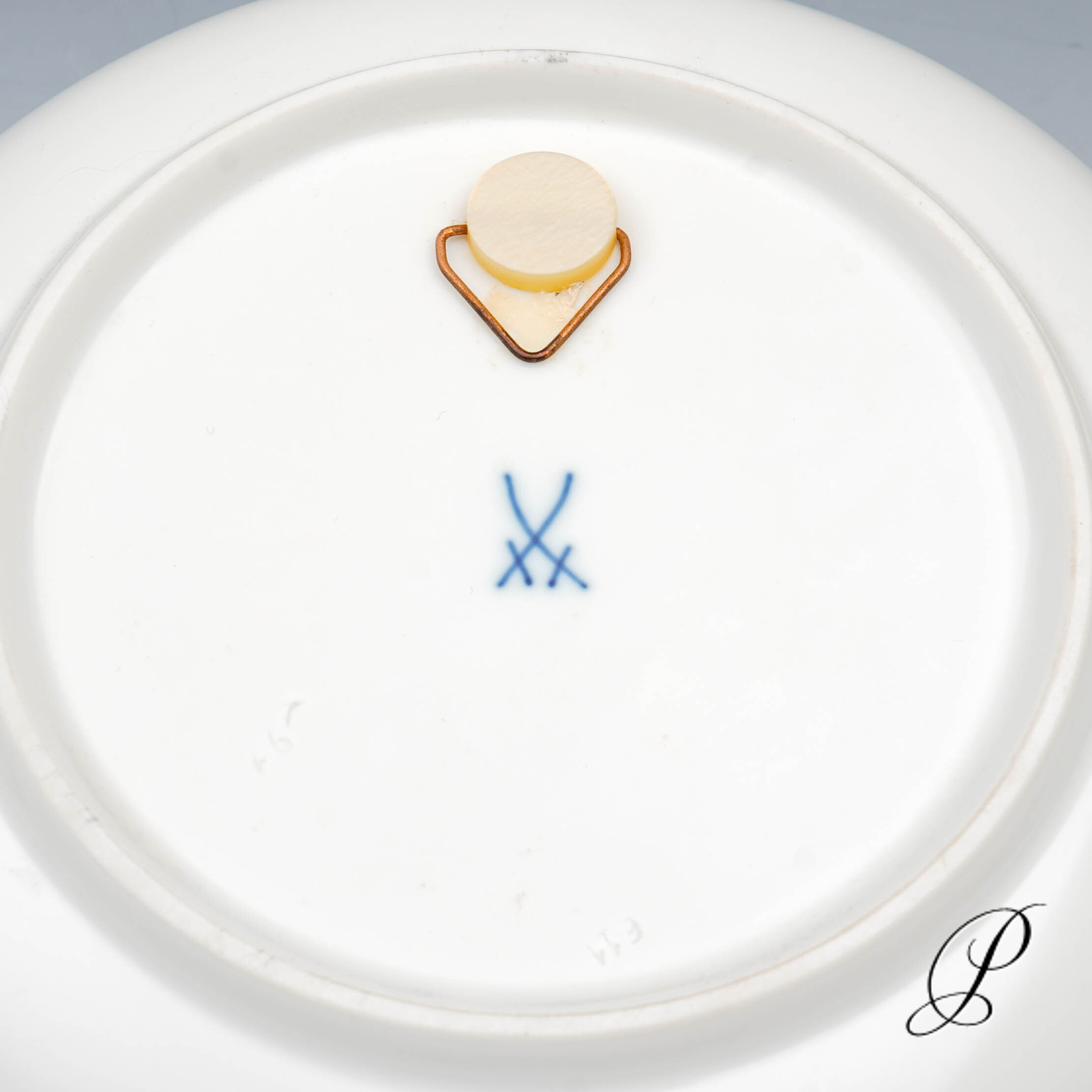 Wandteller Meissen 1.Wahl mit blauem Blumenbukett und Goldgräsern – Bild 4