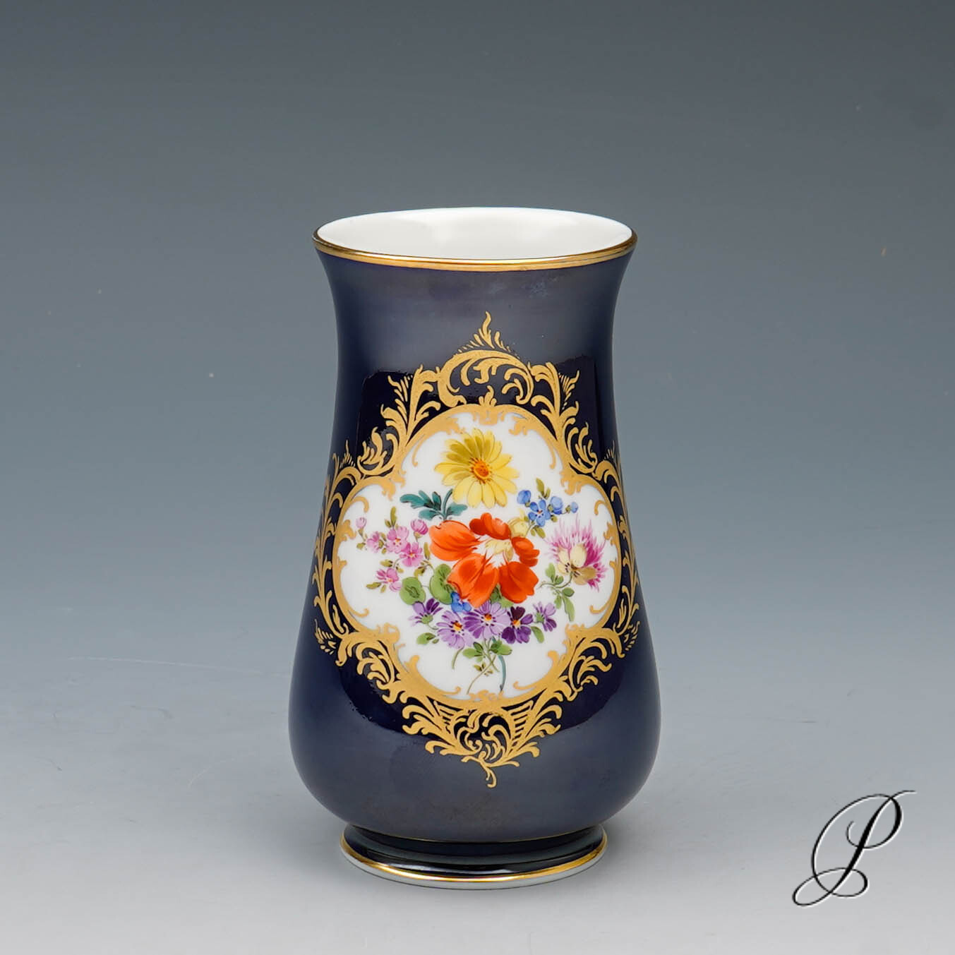 Vase Meissen Kobaltblau mit Blumenbukett