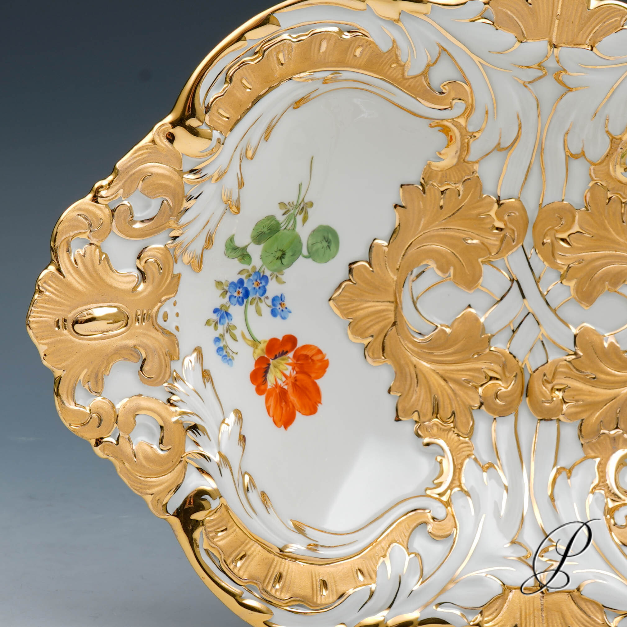 wunderschöne Prunkschale Meissen 1.Wahl im Dekor mit Blume2 – Bild 6