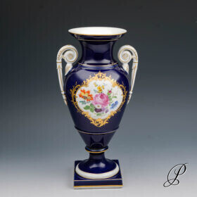 große Amphorenvase Meissen Königsblau mit Blumenbukett