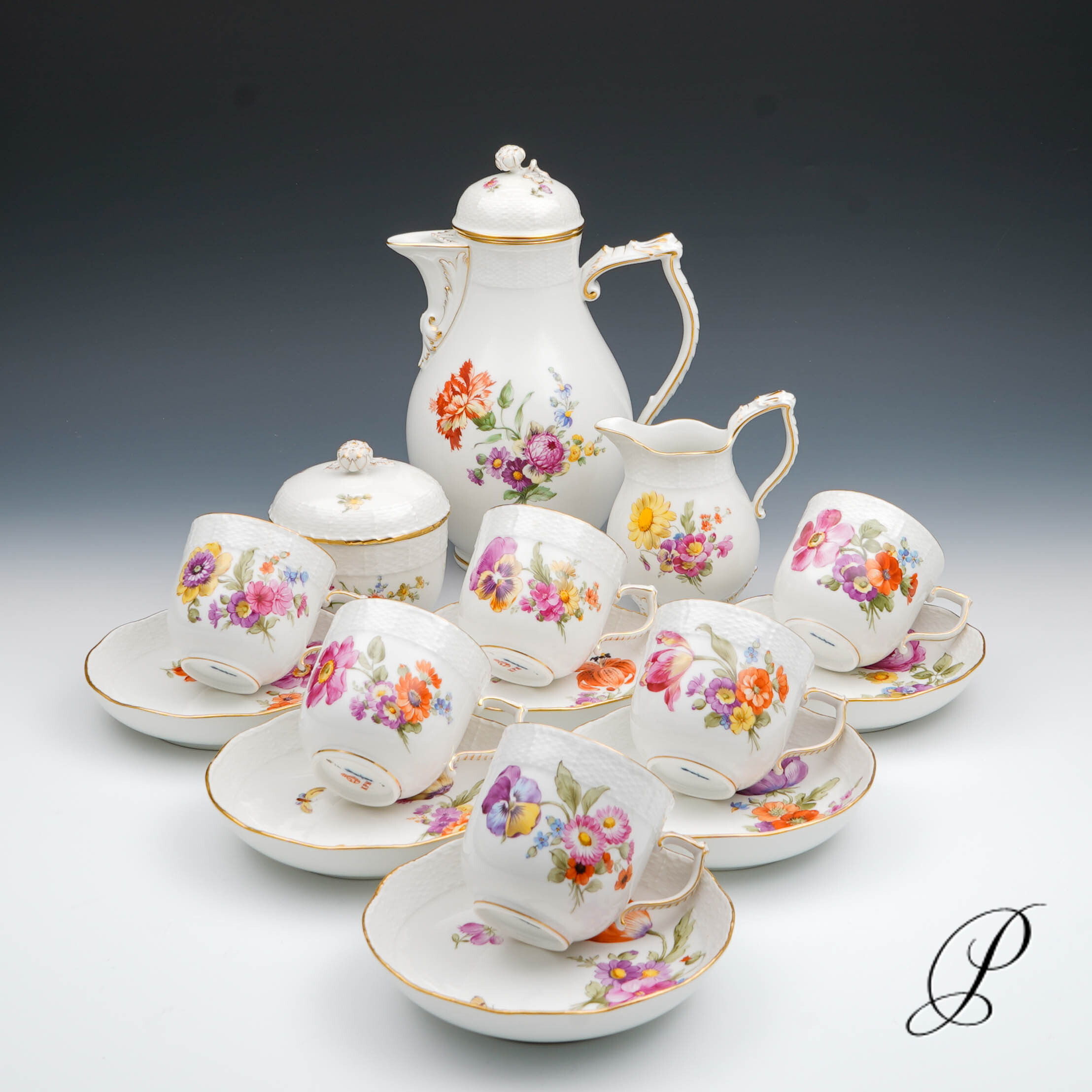 Kaffeeservice KPM Berlin mit naturalistischer Blumenmalerei und Schmetterlingen
