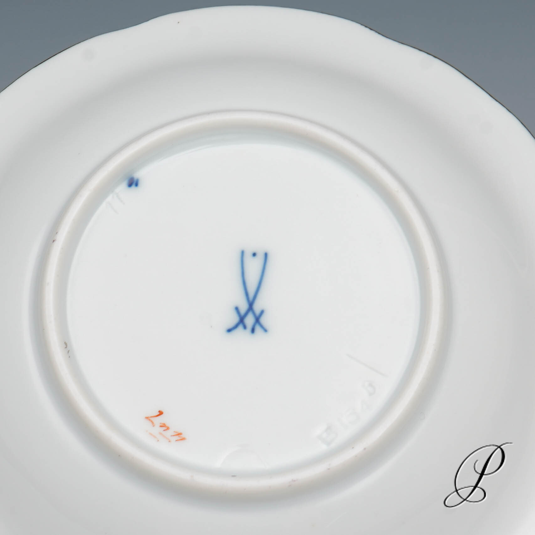 Untertasse Meissen B-Form Türkisblau mit Streublume – Bild 4
