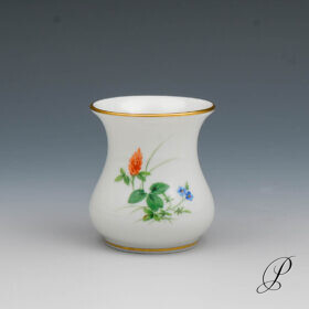 kleine Vase Meissen 1.Wahl im Dekor Wiesenblumen nach Findeisen
