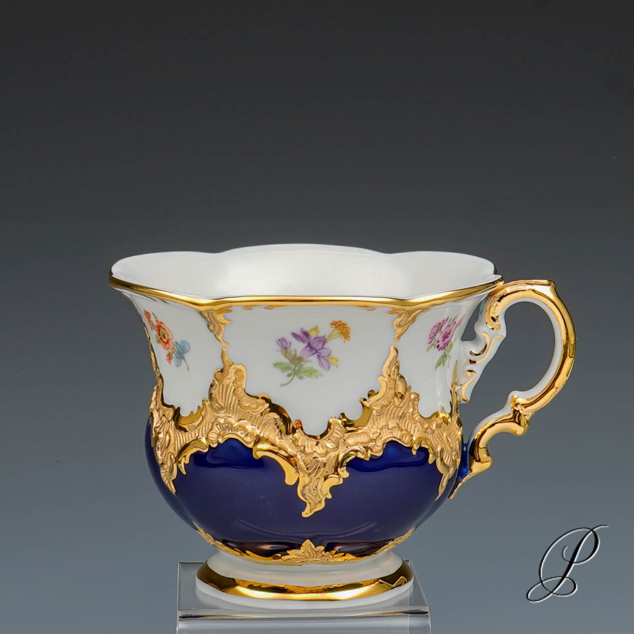 Kaffeetasse Meissen B-Form Kobaltblau mit Streublümchen