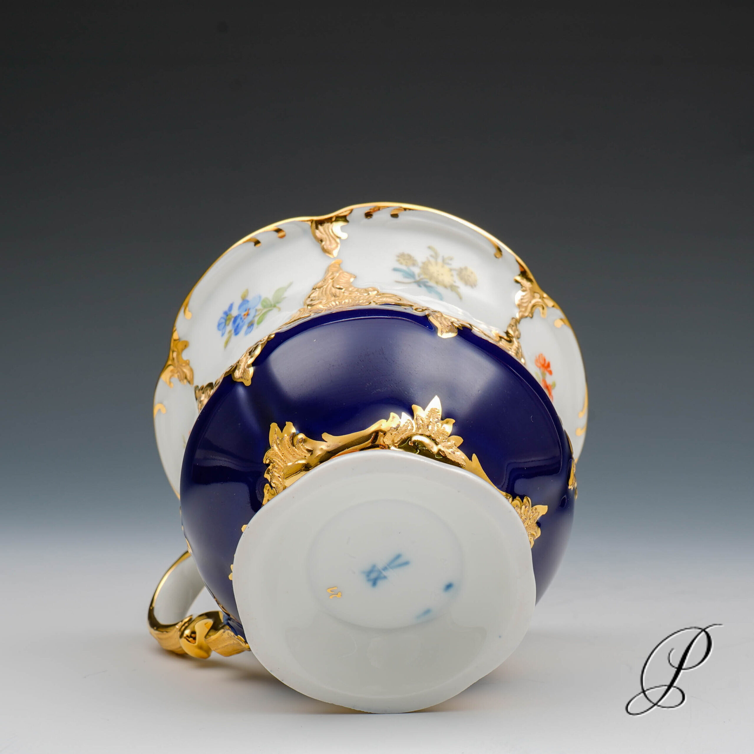 Kaffeetasse Meissen B-Form Kobaltblau mit Streublümchen – Bild 5