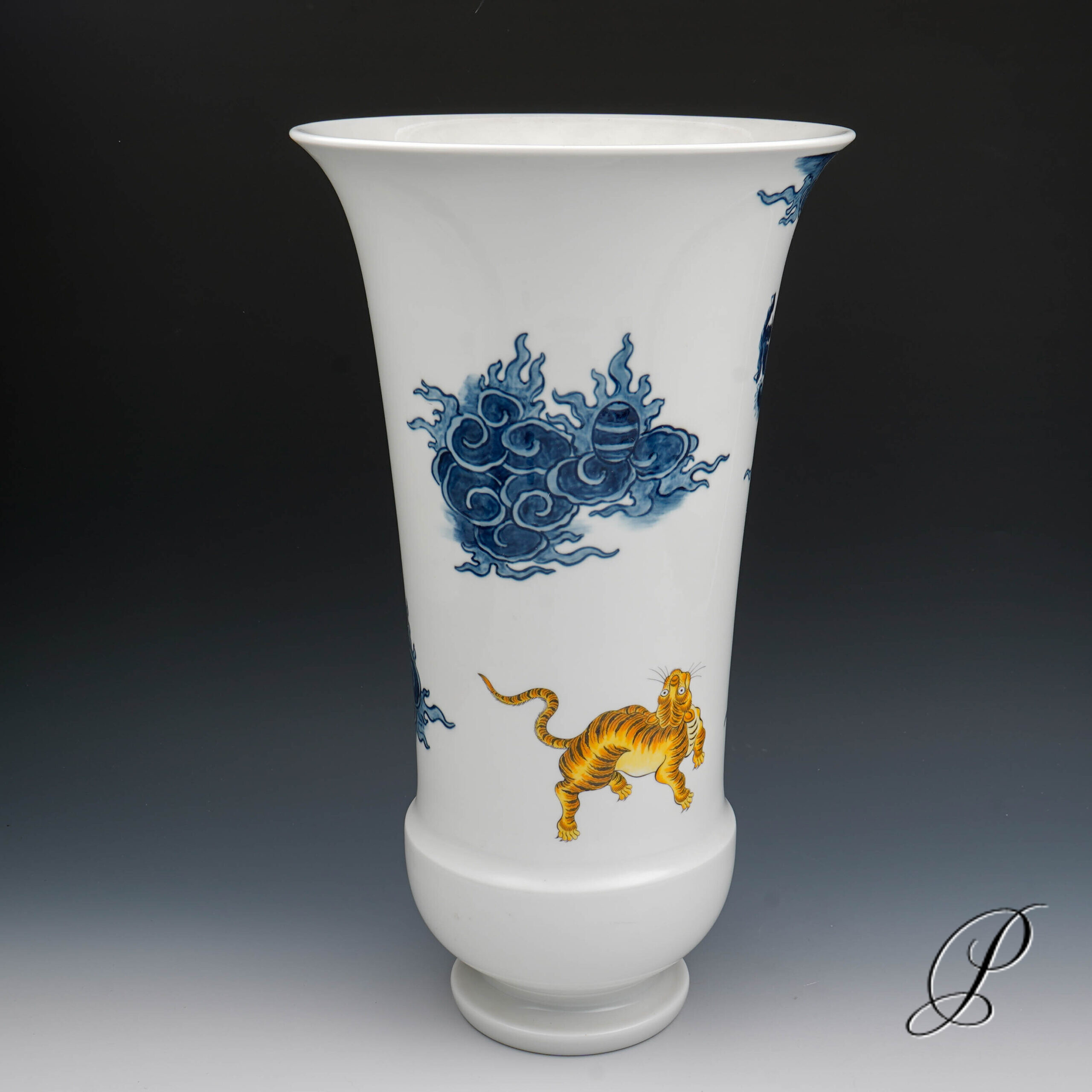 Traumhafte Vase Meissen "gelber Tiger, Wolken und Drachen" - limitierete Auflage aus der Edition SinnBilder – Bild 2