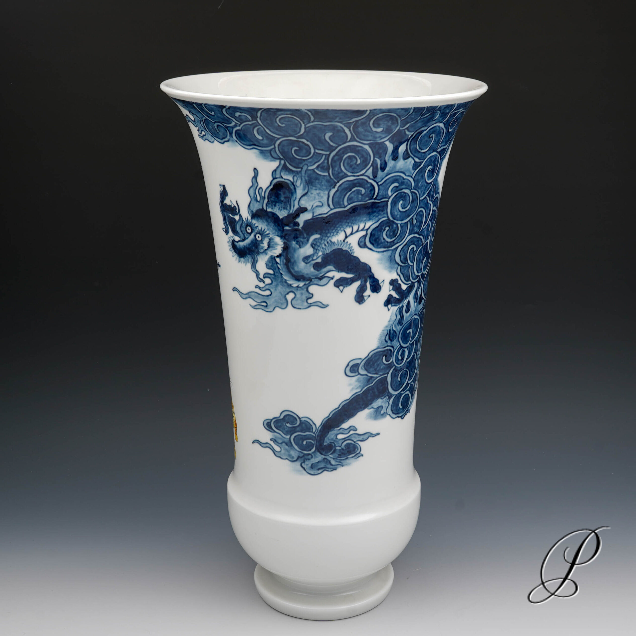 Traumhafte Vase Meissen "gelber Tiger, Wolken und Drachen" - limitierete Auflage aus der Edition SinnBilder – Bild 4