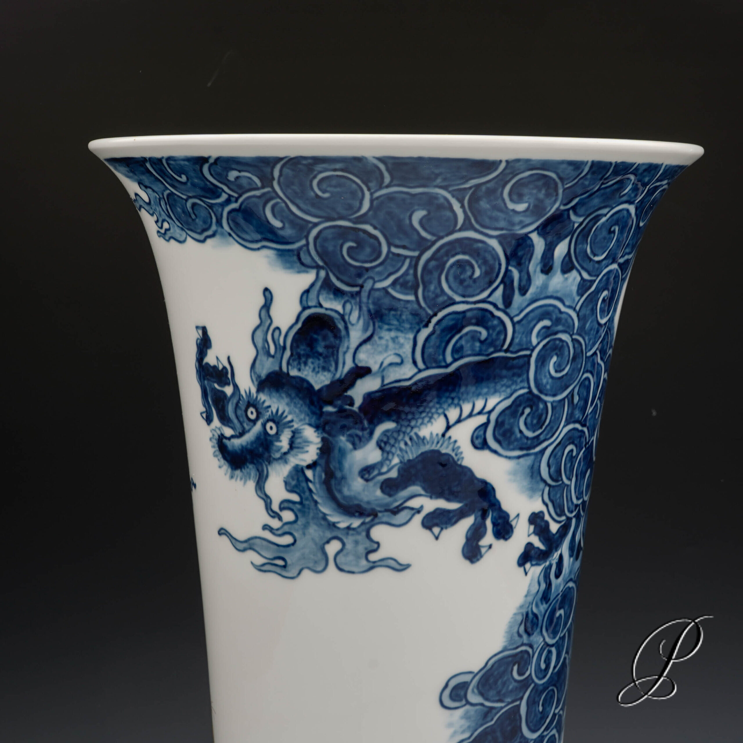 Traumhafte Vase Meissen "gelber Tiger, Wolken und Drachen" - limitierete Auflage aus der Edition SinnBilder – Bild 5