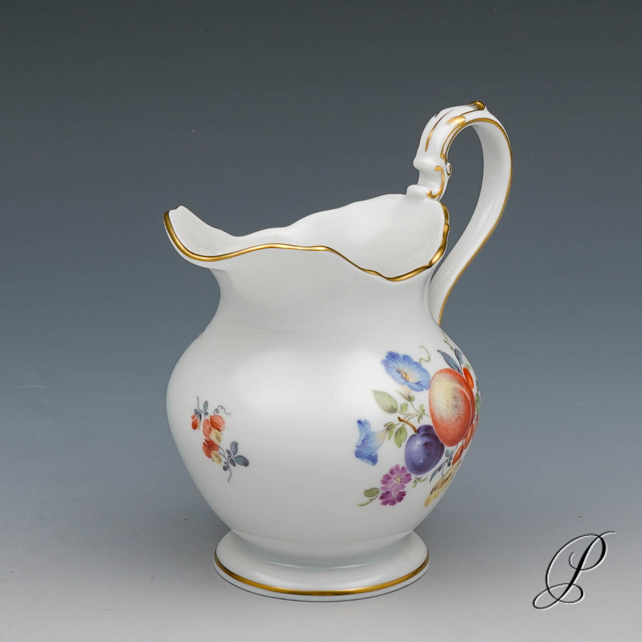 Meissen Sahnekännchen mit Frucht und Blumenmalerei nach alter Manier – Bild 2