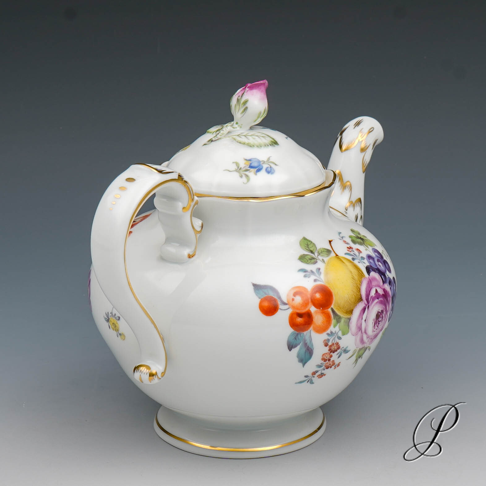 kleine Teekanne Meissen mit Frucht und Blumenmalerei nach alter Manier – Bild 4