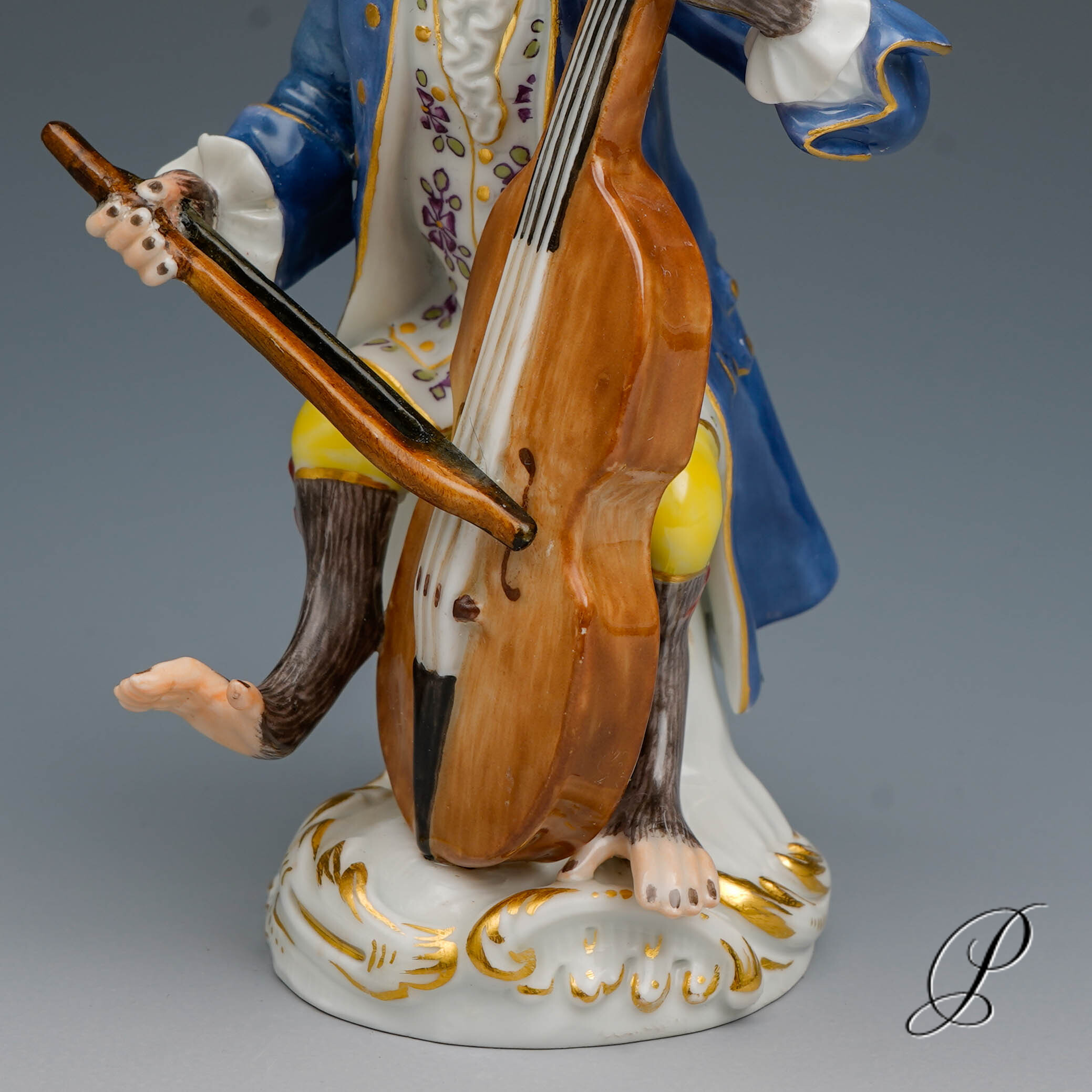 Figur Meissen 1.Wahl aus der Affenkapelle der Baßgeiger – Bild 3