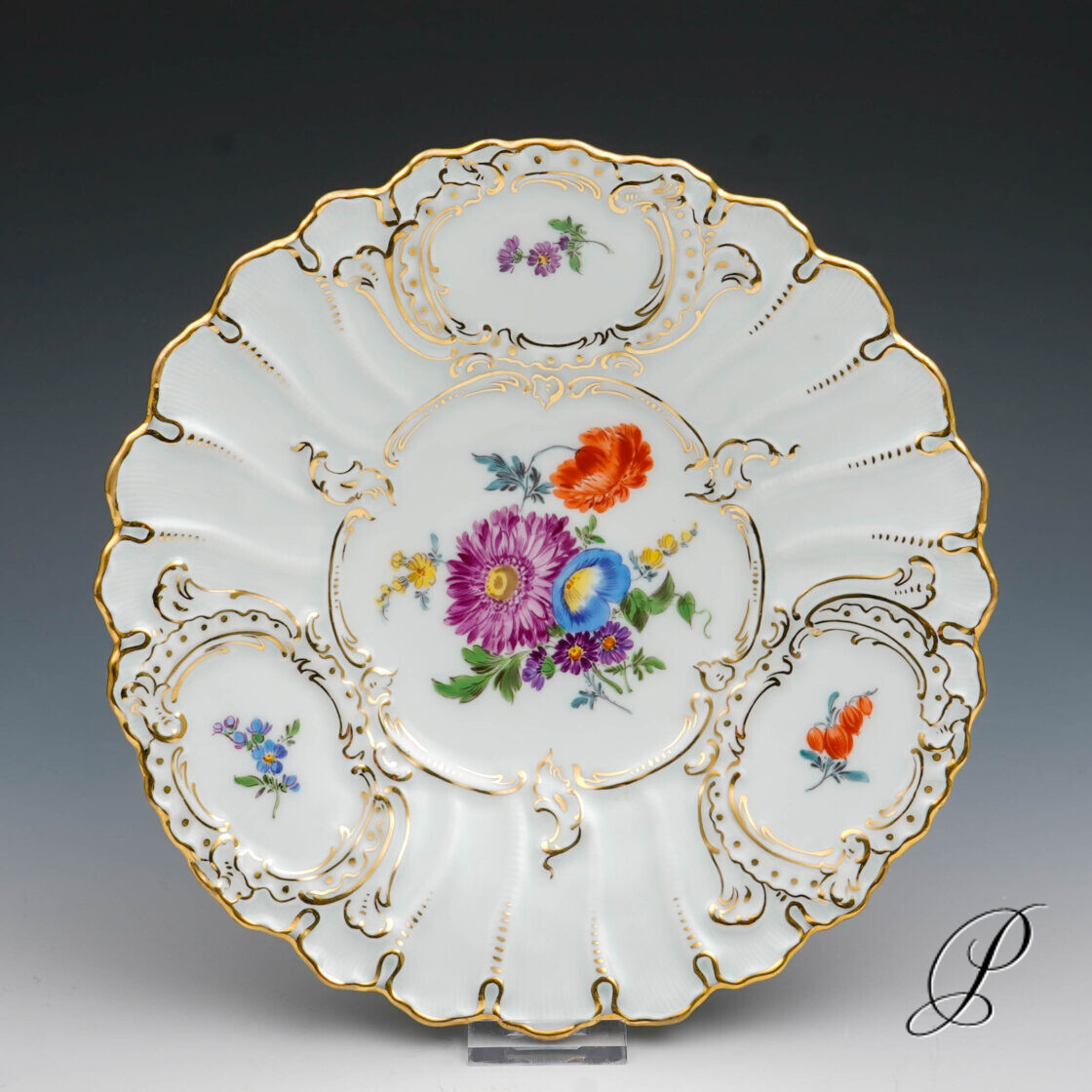 Meissen Prunkteller mit wunderschöner Blumenmalerei