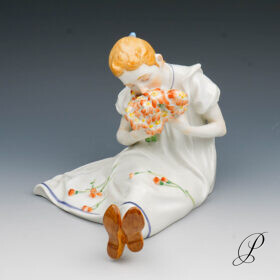 Hentschelkind Meissen 1.Wahl / sitzendes Mädchen mit Blumenstrauß