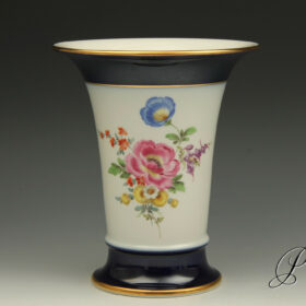 vase_kelch_bukett_blau_weiss1